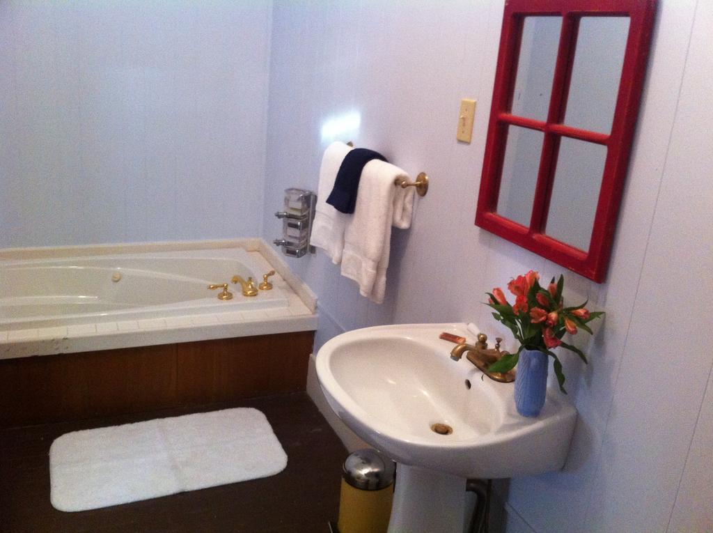 Brooks House Suites Mineola Szoba fotó