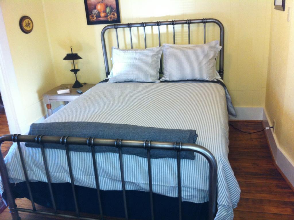 Brooks House Suites Mineola Szoba fotó